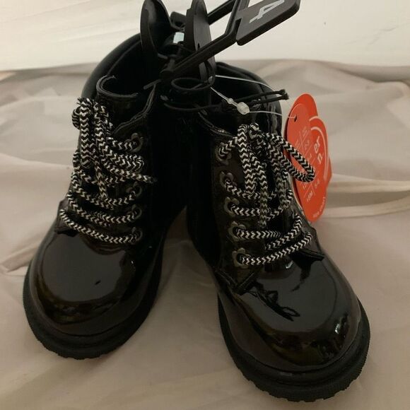 Girls Size 4 Black Combat Boots *New* - Picture 1 of 6